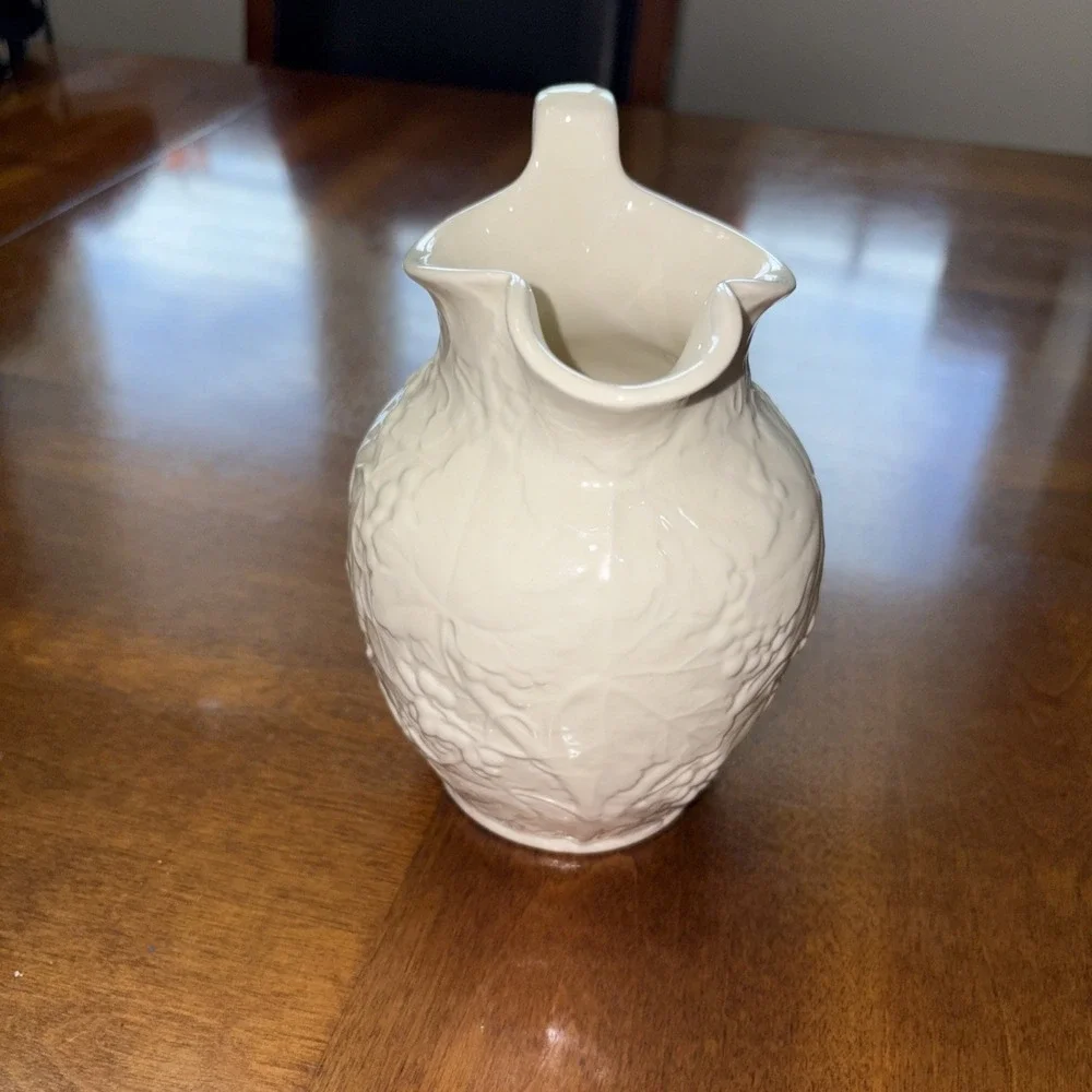 Vintage Wedgwood of Etruria & Barlaston Grape & Vine Porcelain Pitcher app 6.5in
